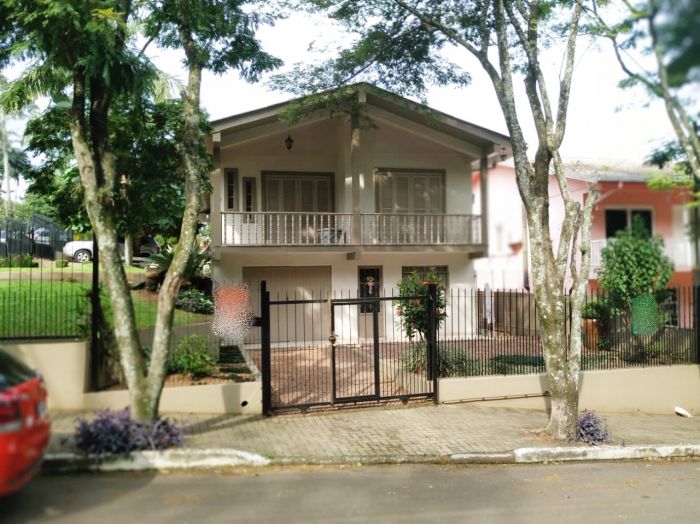 Casa de 4 dormitórios no bairro Moinhos em Lajeado